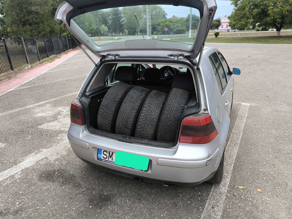 VW Golf 4 Gri 1.6 Benzina