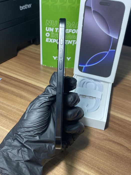 iPhone 16 Pro Max • 256 GB • Black Titanium