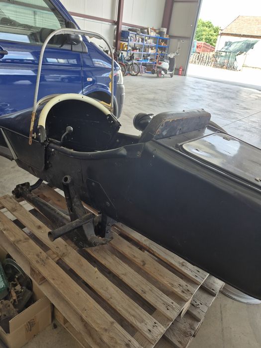 Продавам много запазен Кош за MZ