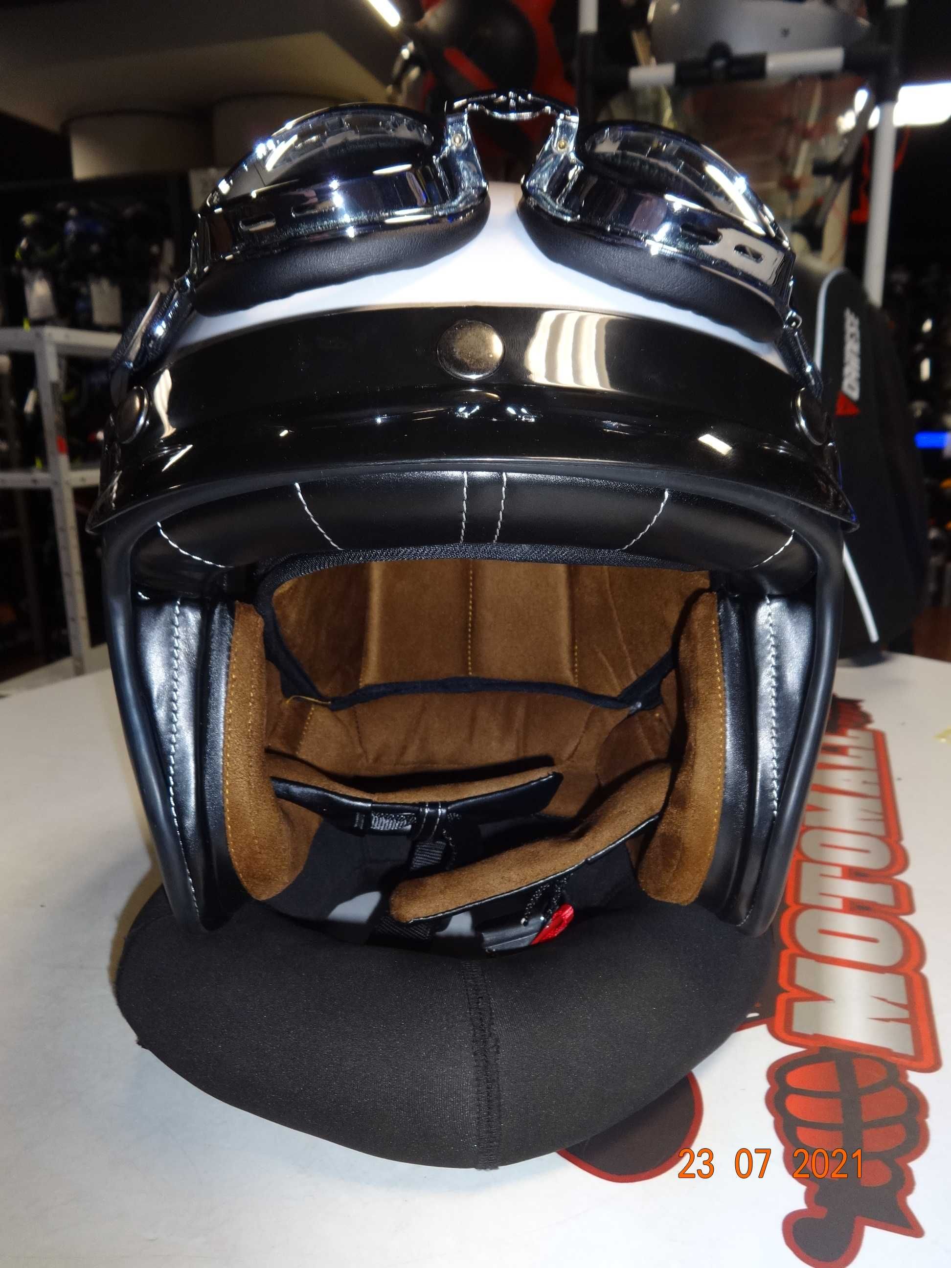 НОВО! Скутерски каски MT Helmets Le Mans 2 Pure скутер мото мотор