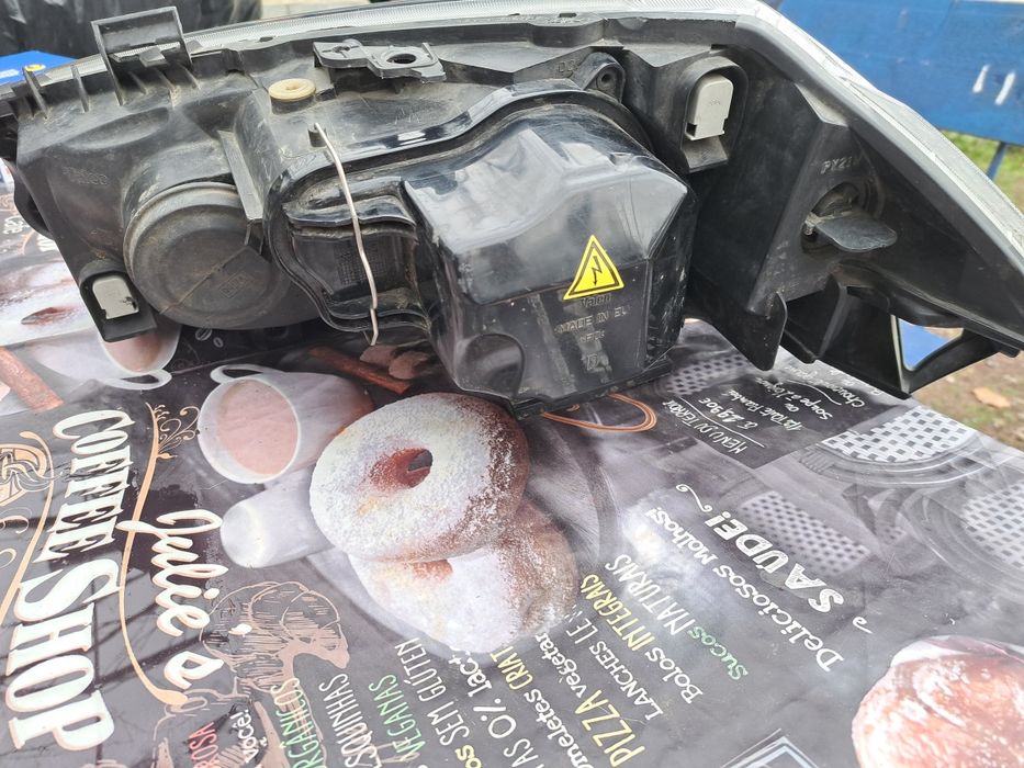 Vand lupă si far dreapta pentru renault megane 2