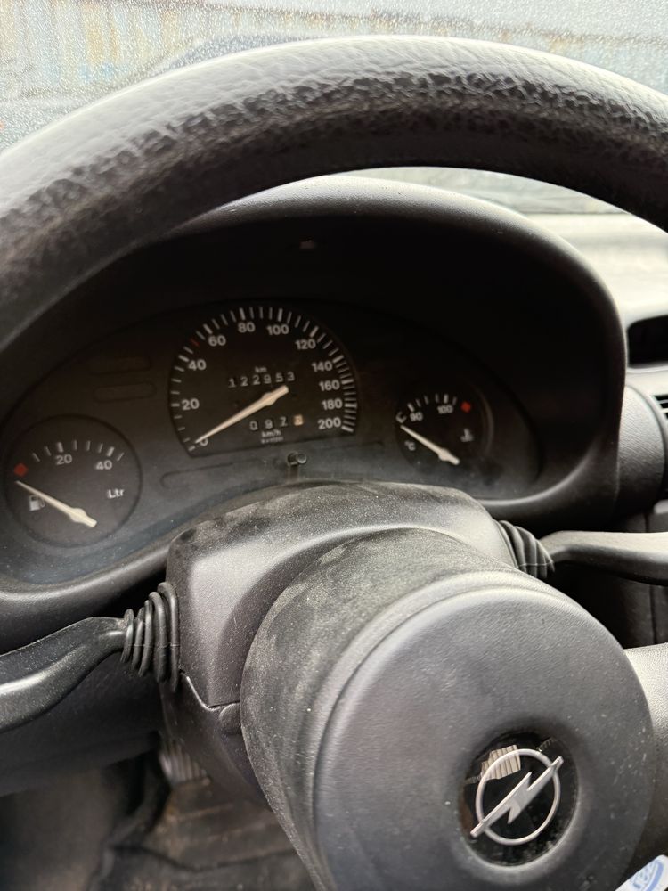 Продавам OPEL CORSA B 1.0