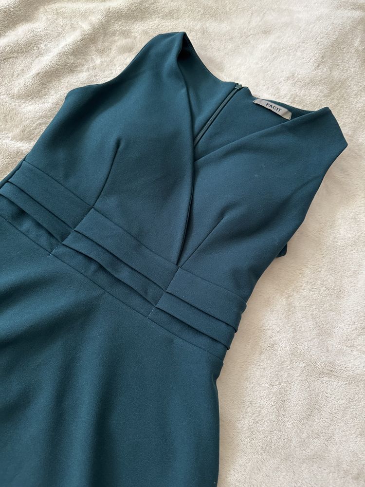 Тъмнозелена рокля НОВА размер С