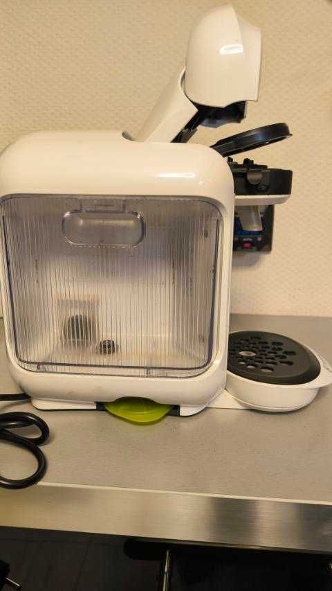Продавам кафе машина с капсули BOSCH Tassimo