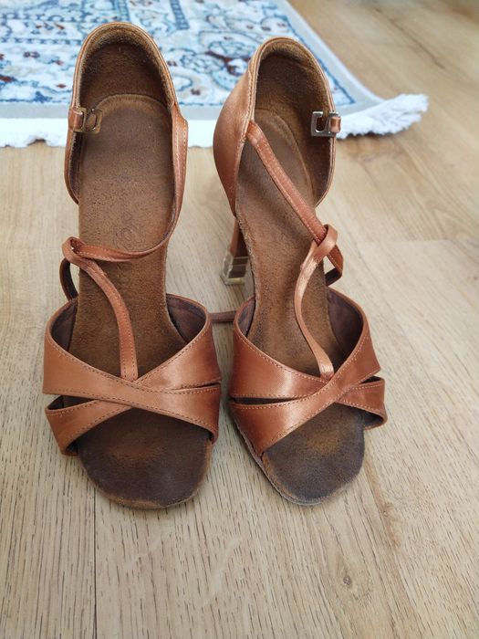 Срочно продам танцевальные туфли 36 размер