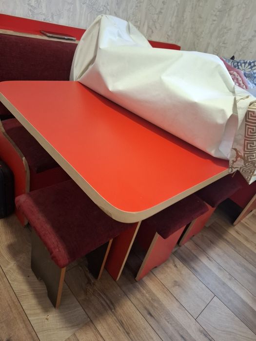 Продается кухонный мебель