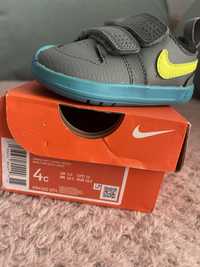 Adidasi Nike 19,5