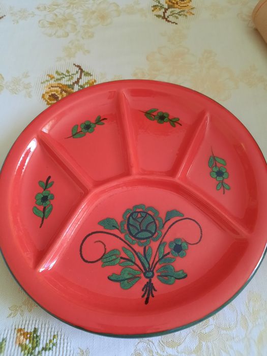 Minunata farfurie din ceramica rosie