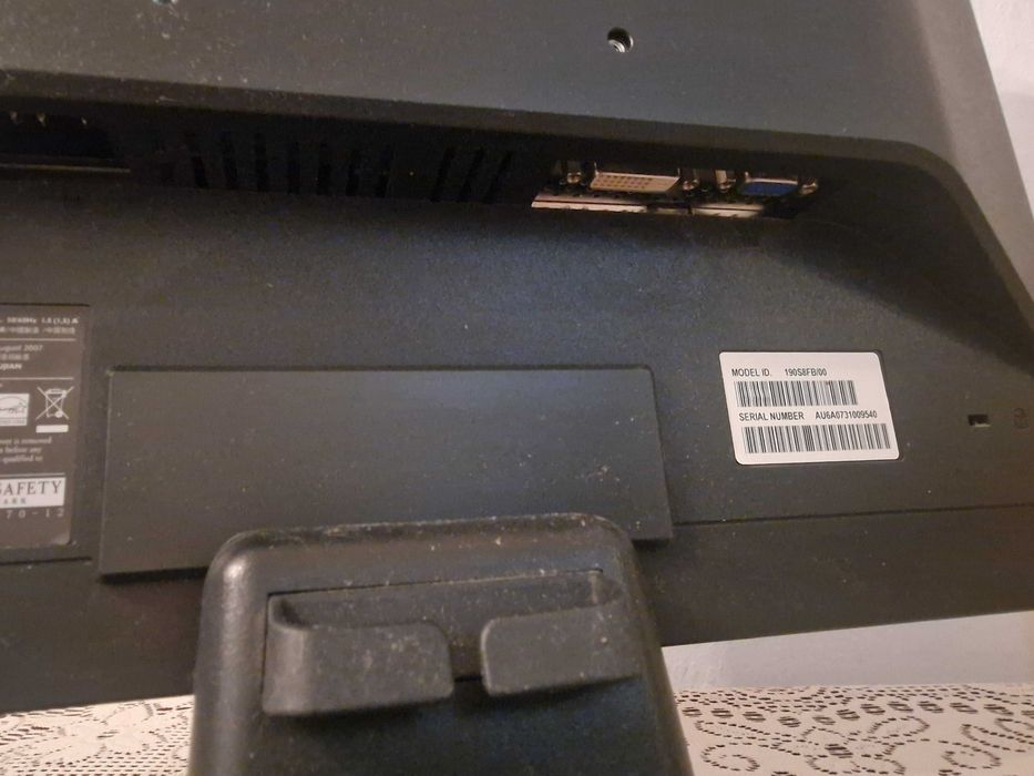 Philips 190S8FB/00 – 19" LCD монитор (1280×1024, VGA + DVI)