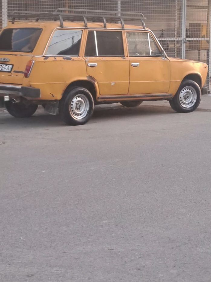 Vaz 21 02 sotiladi