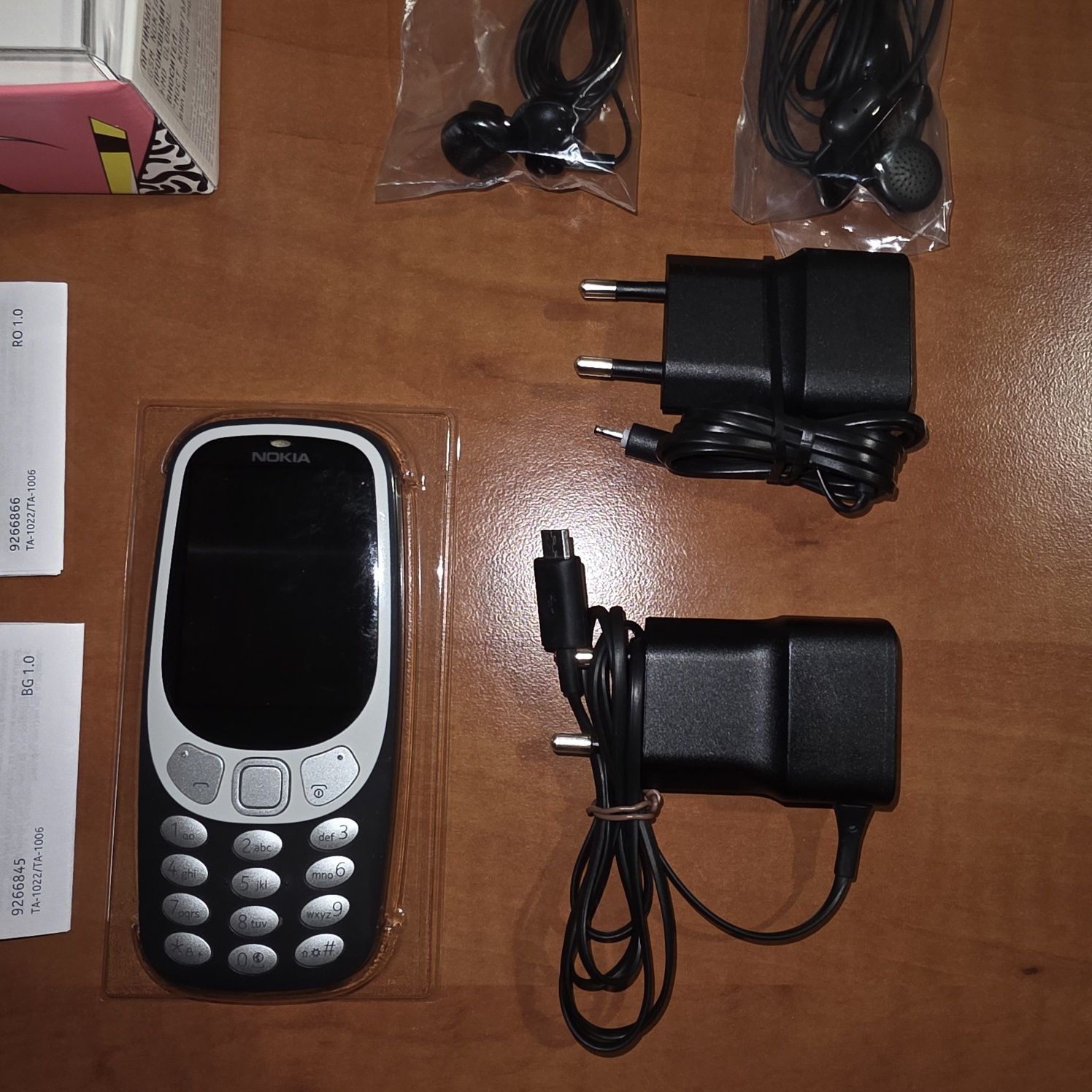 Nokia 3310 с 2 зарядни и 2 нови слушалки