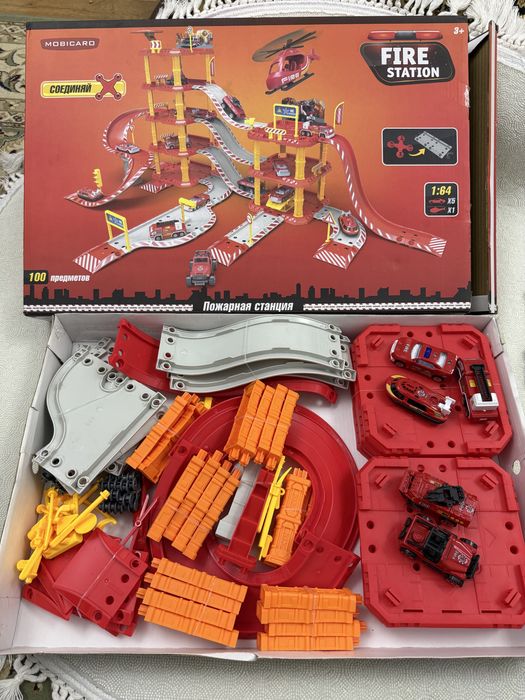 Трасса и настольный хоккей, футбол