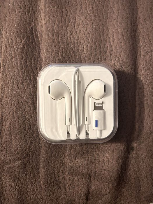 Слушалки за айфон с lightning кабел, нови + слушалки 3,5мм