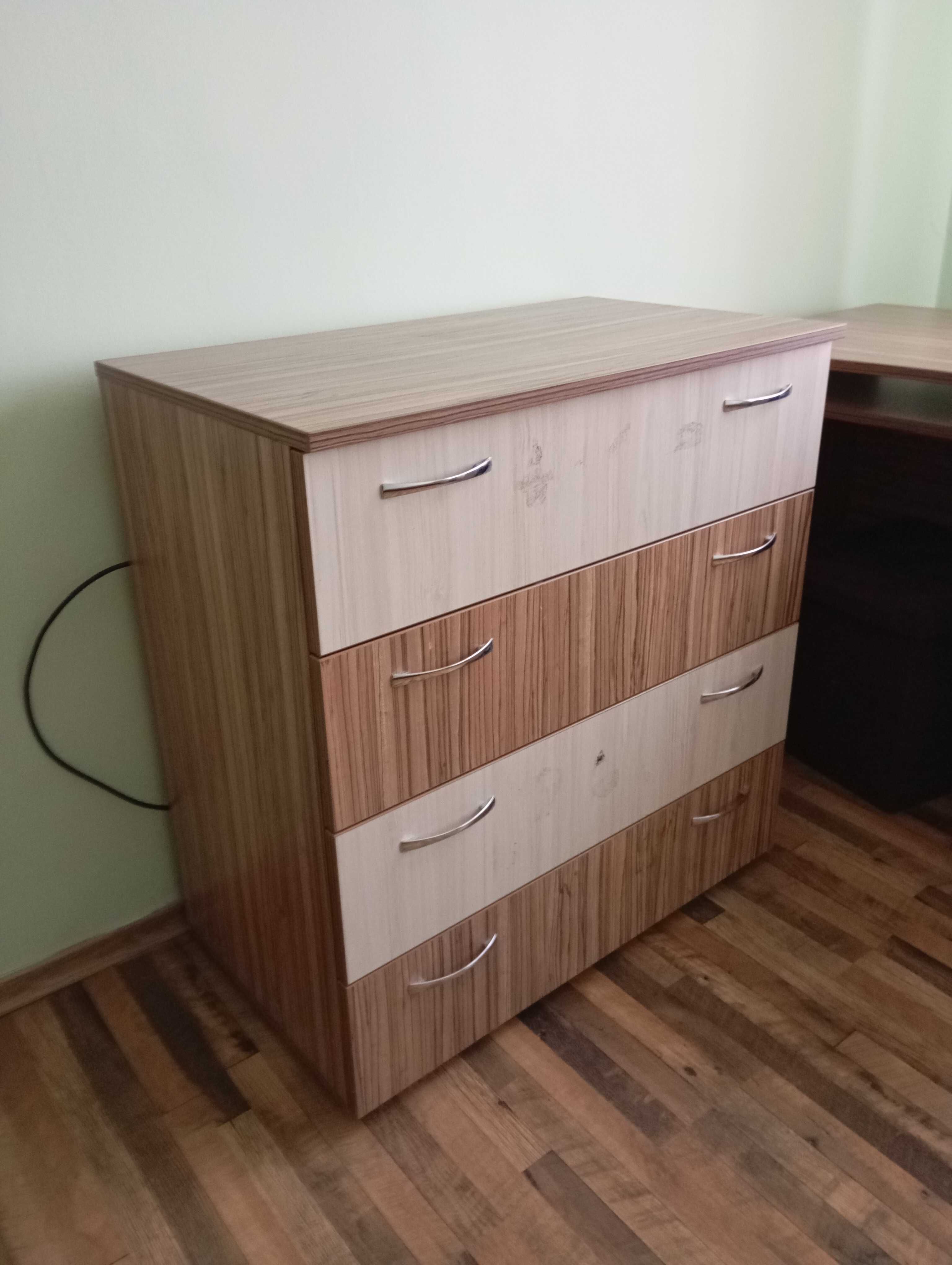 Скрин с четири чекмеджета