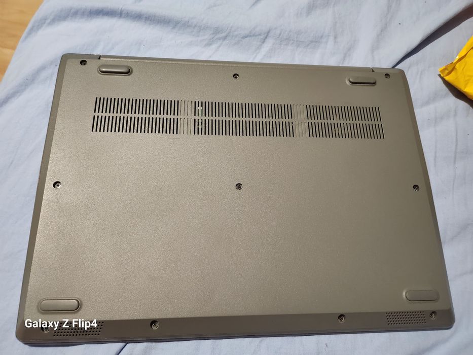 Продавам лаптоп Lenovo  500 лв.