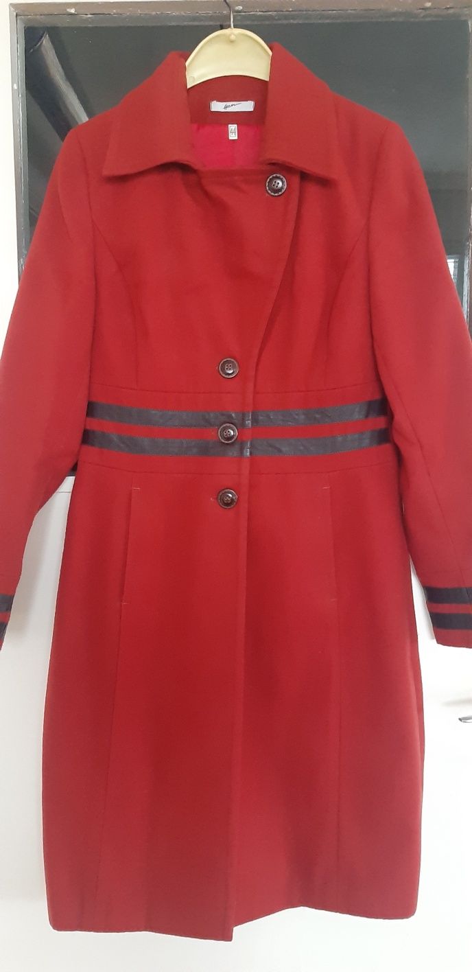 Червено палто българско производство 44 номер