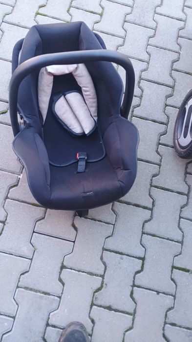 Cărucior + scoică pentru copii aproape nou.ofer bonus un scaun