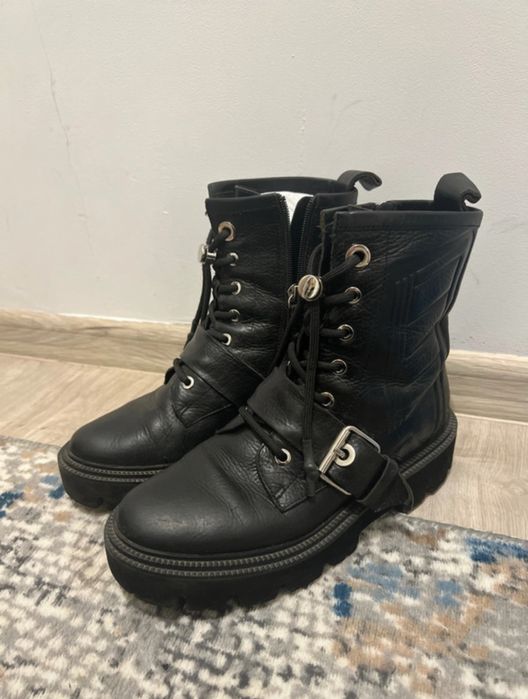 Ghete marimea 37 il passo