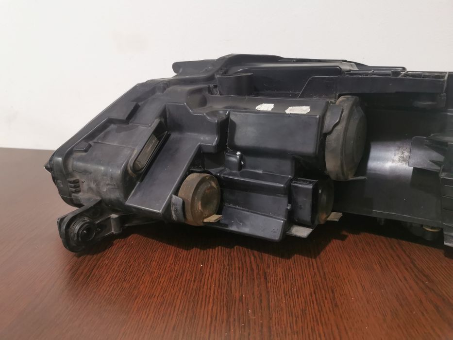 Far stânga vw pasat an 2015/2019