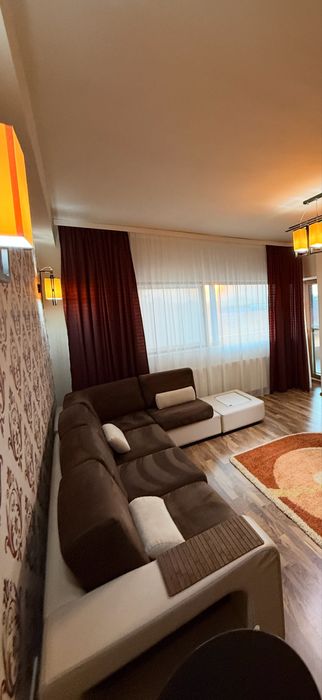 Vand draperii 5m lungime si 2.80 inaltime in stare perfecta