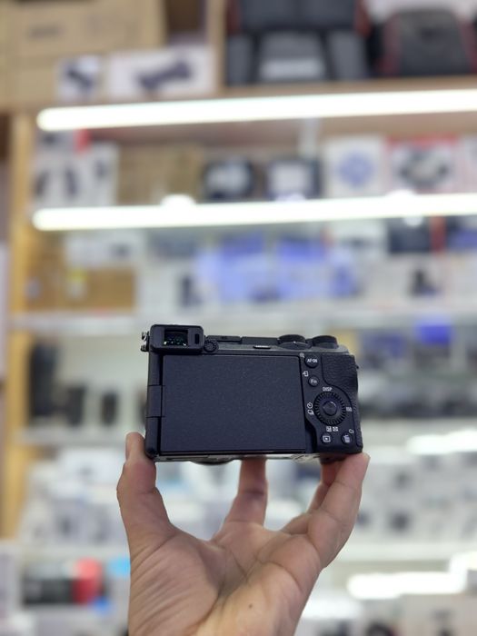 Sony 6700 E PZ 16-50 f3.5-56 OSS kit