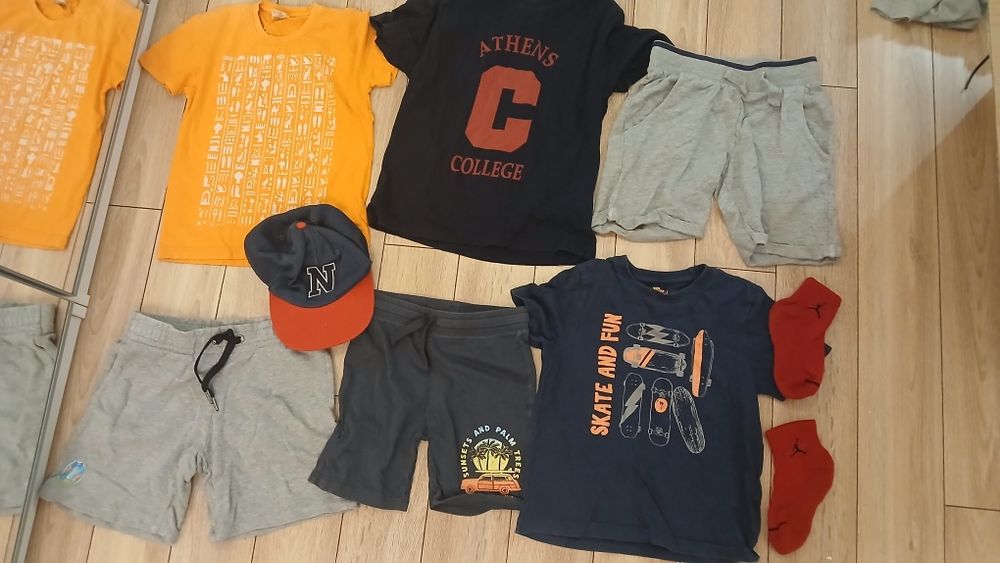 Комплект детски дрехи за 15 лева