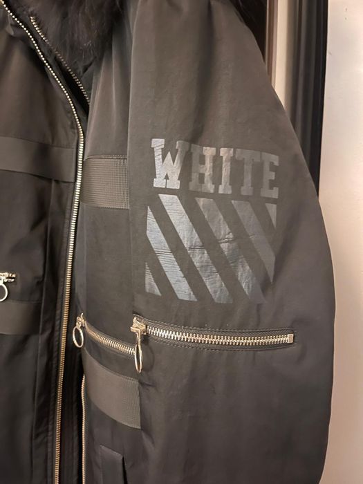 Vând geaca off white