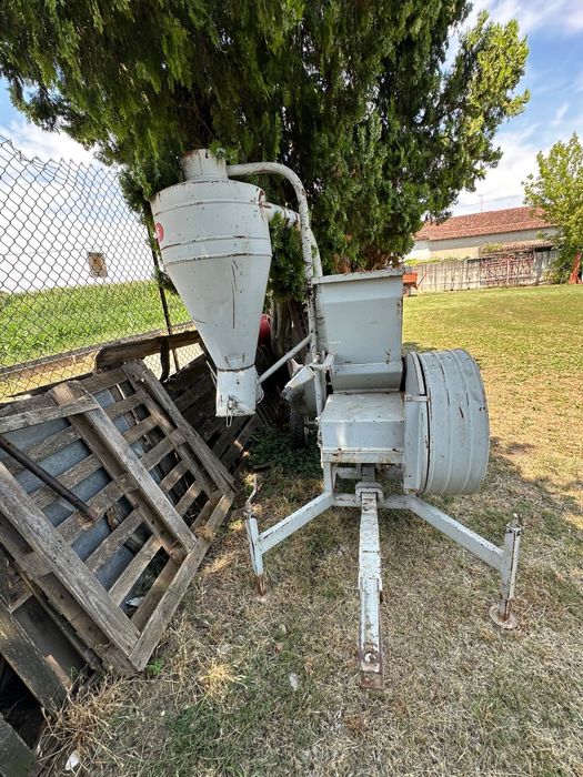 Moara cu ciocanele de capacitate mare la priza tractor