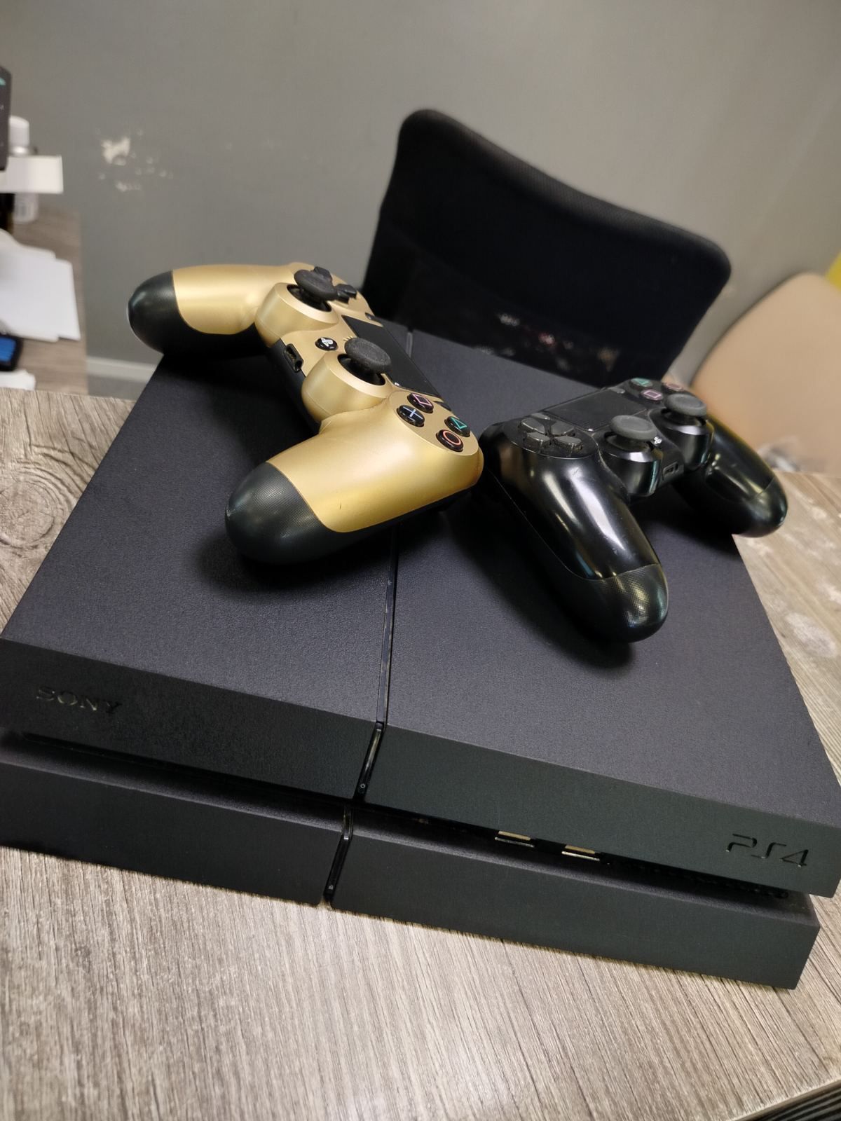 Sony Playstation 4 / PS4 / 500GB / 2 джойстика