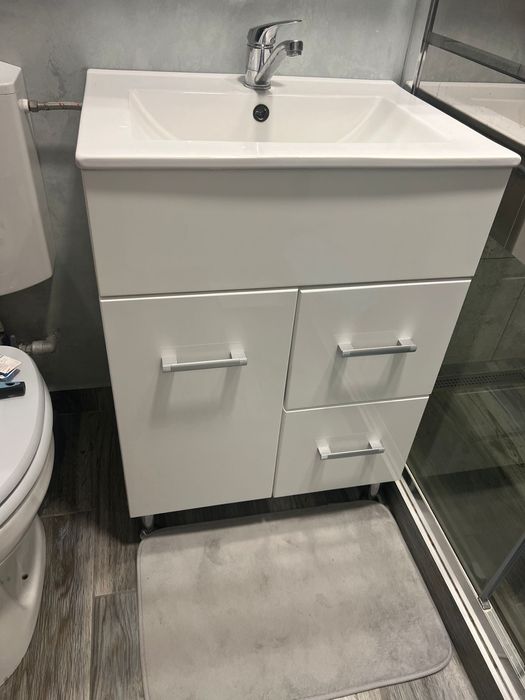 Vand mobilier de baie in stare buna
