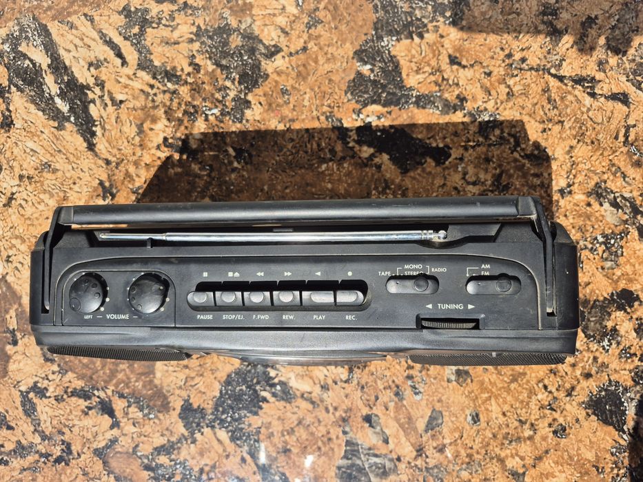 Radio Casetofon marca Fredom model STR 5007 made in Europe 

- nu a fo
