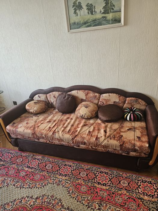 Продавам запазен диван