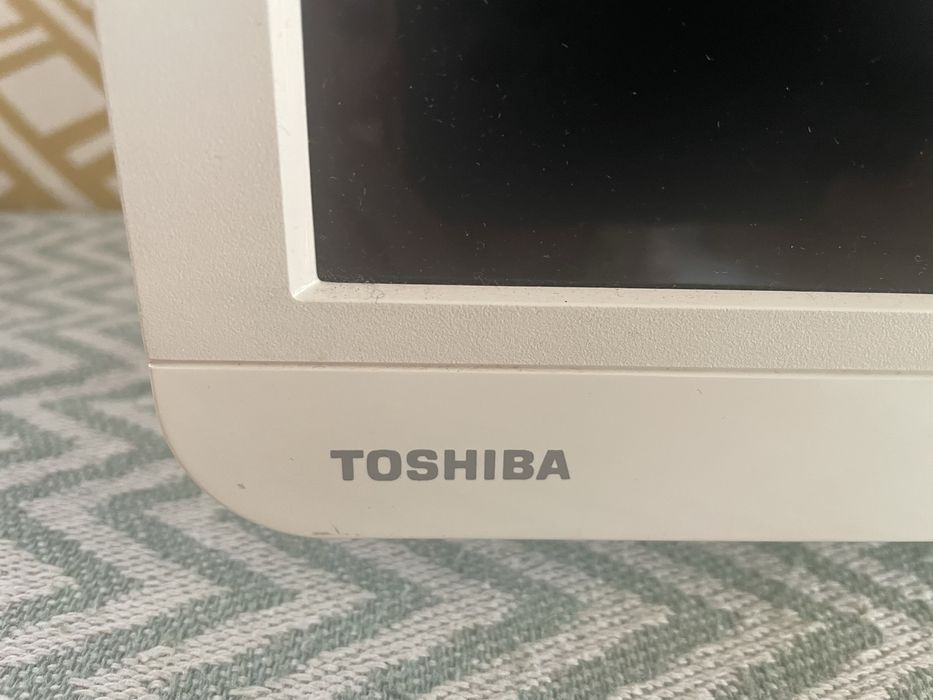 Toshiba- бял телевизор