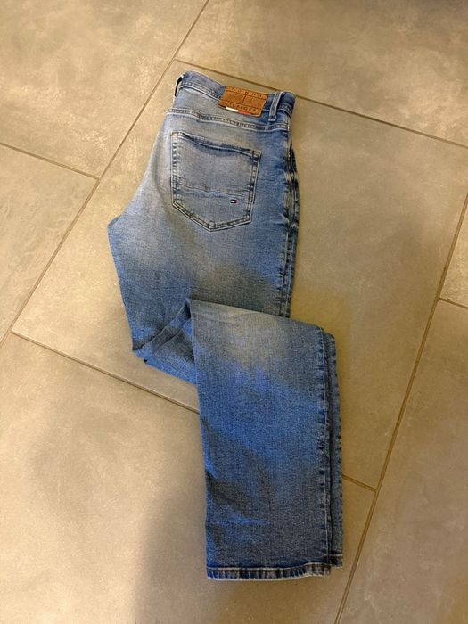Blugi hilfiger,  mărimea 33/32, preț 120  roni