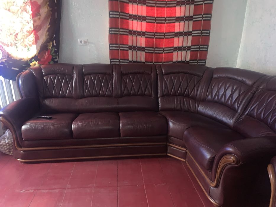 Диван Кожанный угловой с креслом раскладной.