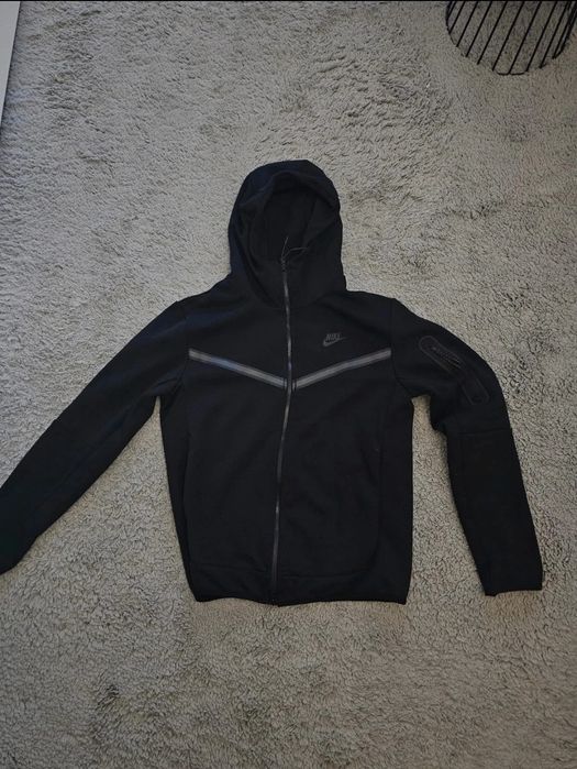 Nike tech fleece negru