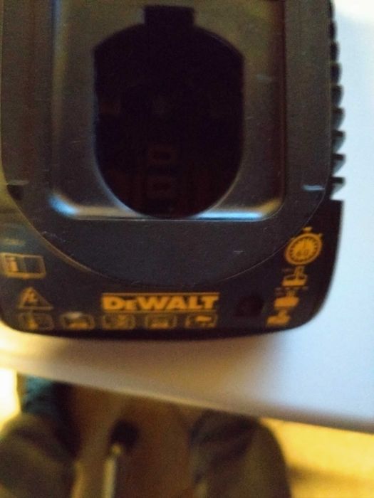 Încărcător acumulator NiCd bormașină  Dewalt 12V model DE9118