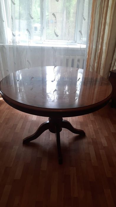 Стол , натуральное дерево