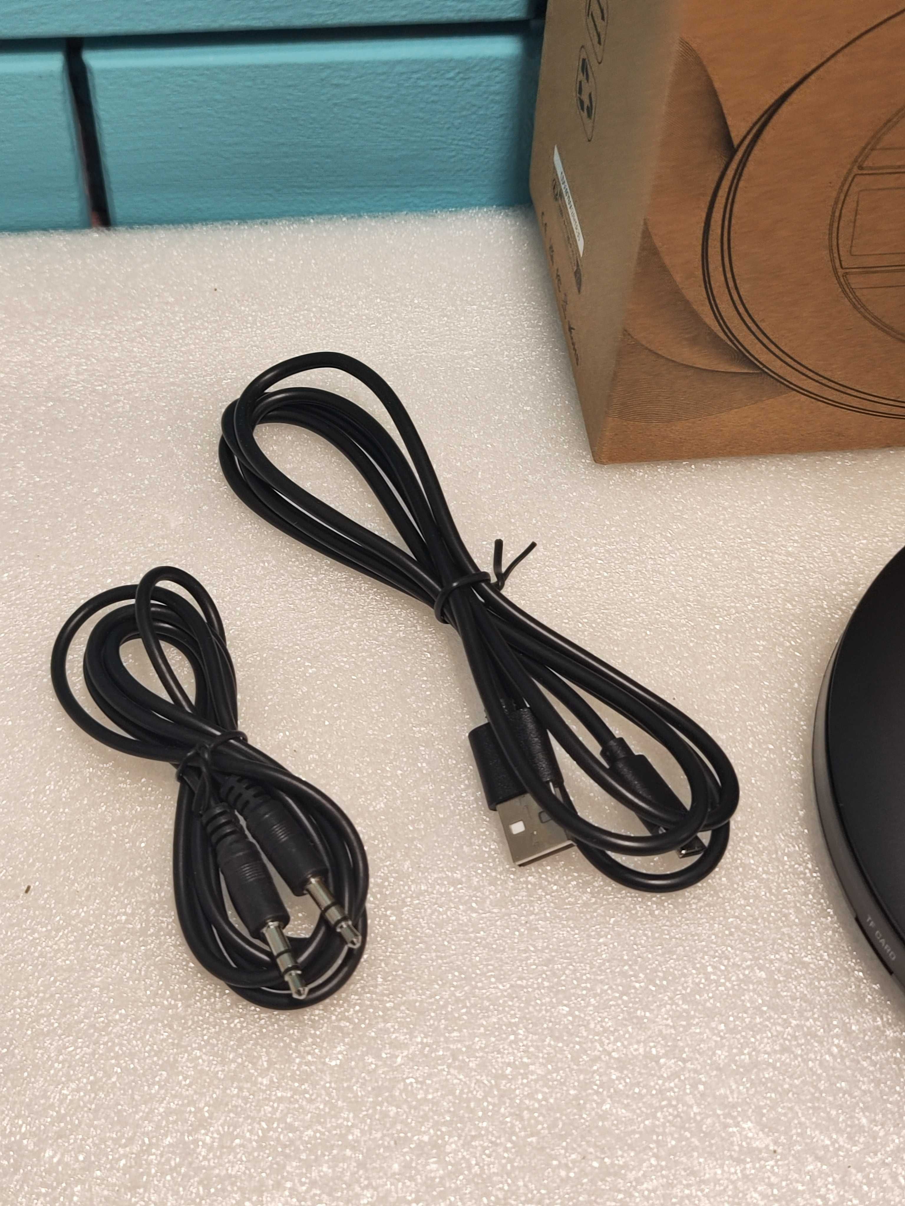 Преносим CD плейър с LCD, антишок и слушалки за кола и път