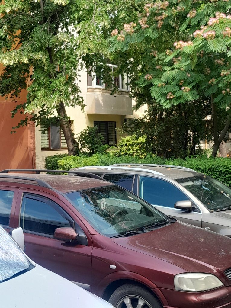 Apartament zona bună, aproape de școală,de market
