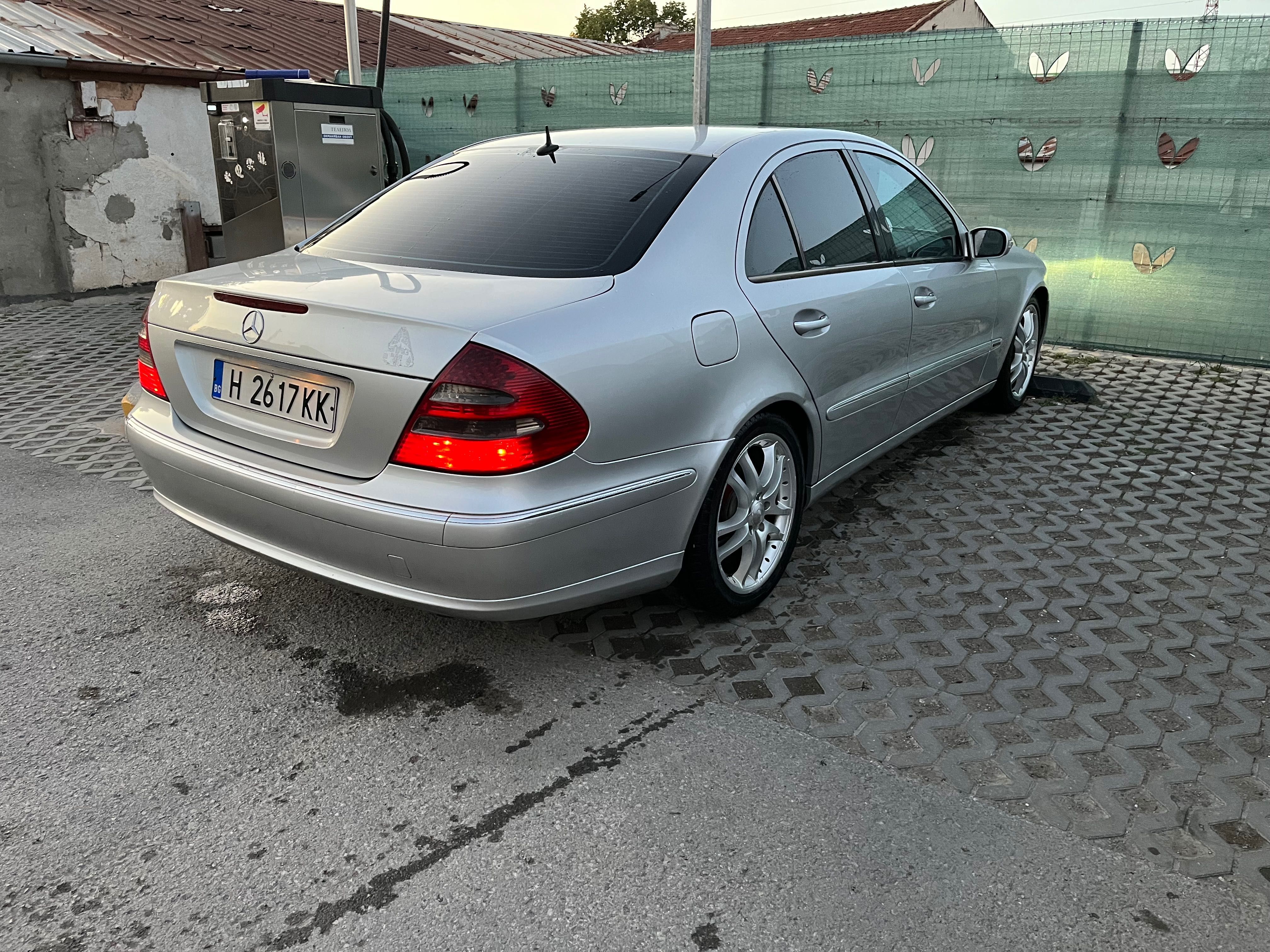 Мерцедес Е320 204 к.с 2003г