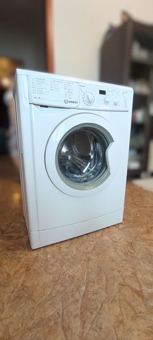 Продам стиральную машинку INDESIT