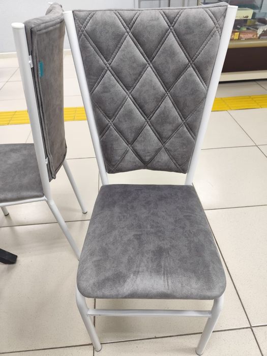 Продам стулья новые