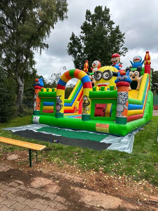 Vând topogan gonflabil folosit un sezon cu tot inclus suflate și kit