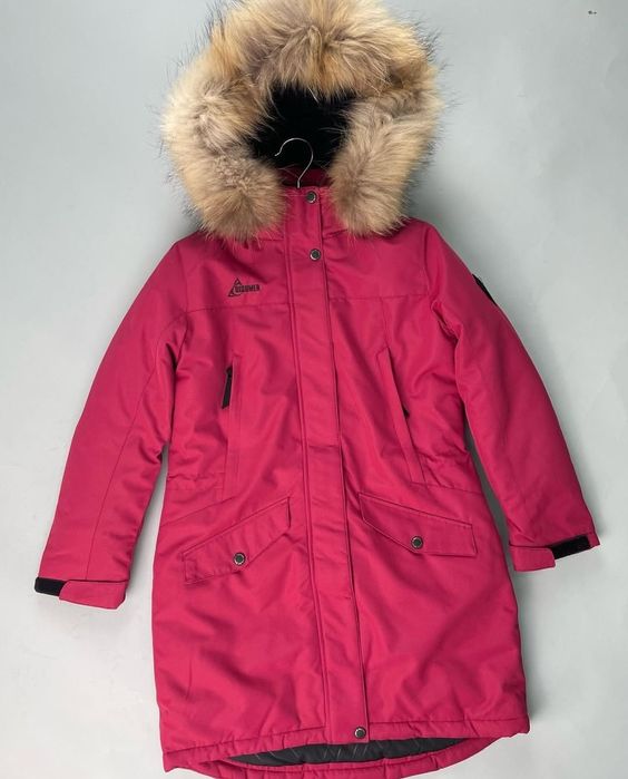 Продам куртку парку на девочку размер 164, совершенно новая.