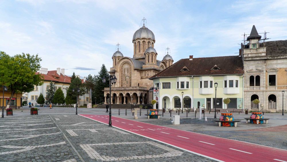 Clădire istorică Hunedoara, S+P+E+M, 1200 mp