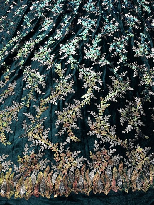 Платове за носии