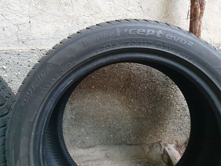 Зимни гуми Hankook 205/50 R17, 93V