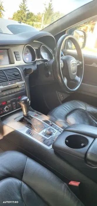 Dezmembrez Audi Q7 an 2008 motor 3.0 tdi 171 kw 233 cp BUG interior complet scaun sofer pasager scaune fata bancheta spate 6-7 locuri plafon palasolar furtun intercooler timonerie carcasa filtru aer debitmetru aer turbo turbina turbosuflanta dezmembrari