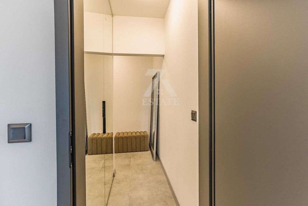 Продава се луксозен, 2- стаен апартамент в ж. кв. Младост 1